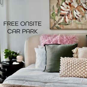 Lonsdale St CBD Family Apartment with FREE PARKING